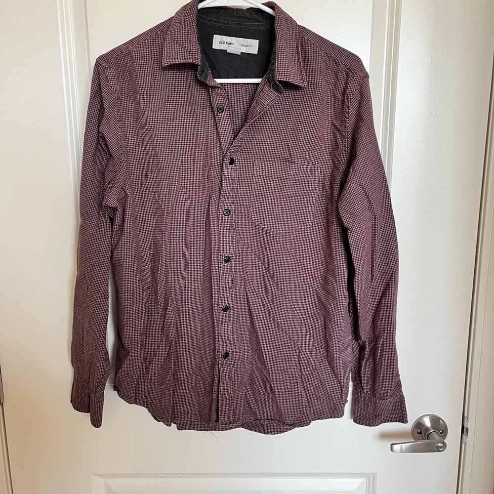 Old Navy Men's Maroon Checkered Button-Down Shirt